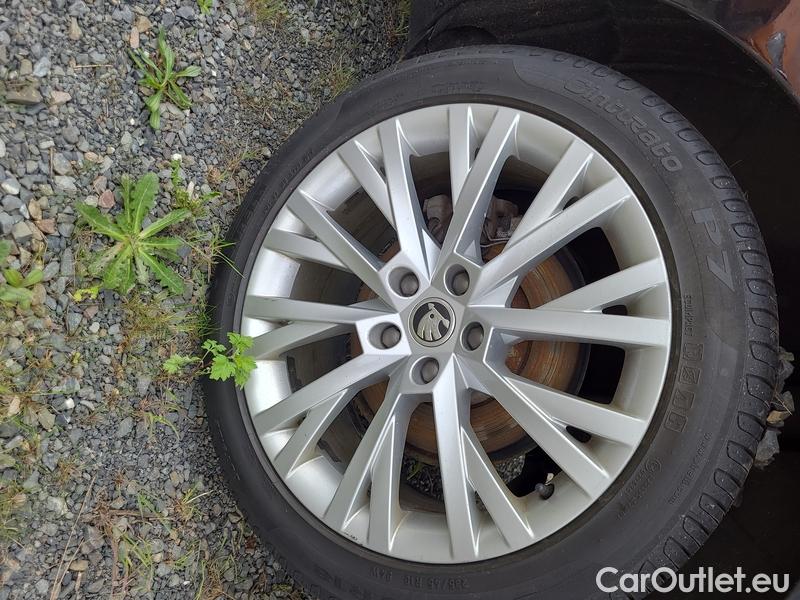  Skoda  Superb  (3V3)(2015) Supe.FL2.0TDI 140 Style 4x4 AT #7