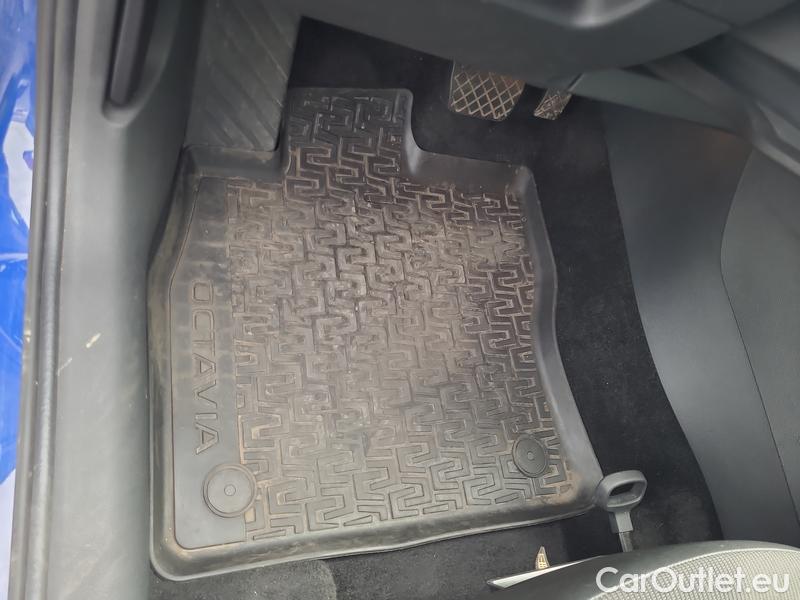  Skoda  Octavia  Combi  (5E5)(03.2017->) OctCom 2.0TSI 140 Style 4x4 AT #3