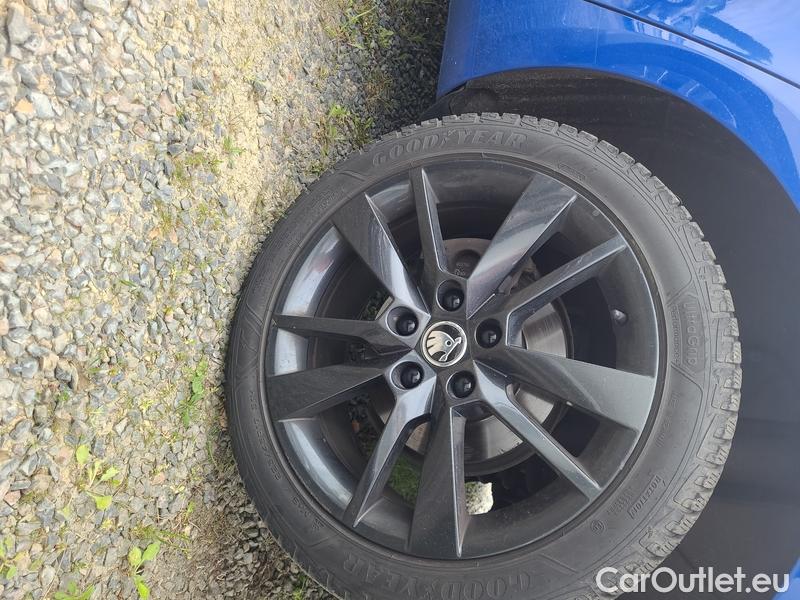  Skoda  Octavia  Combi  (5E5)(03.2017->) OctCom 2.0TSI 140 Style 4x4 AT #9