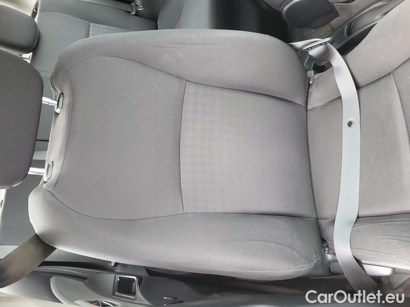  Toyota  Yaris  (2017->)  1.5 Hybrid e-CVT live AT #16