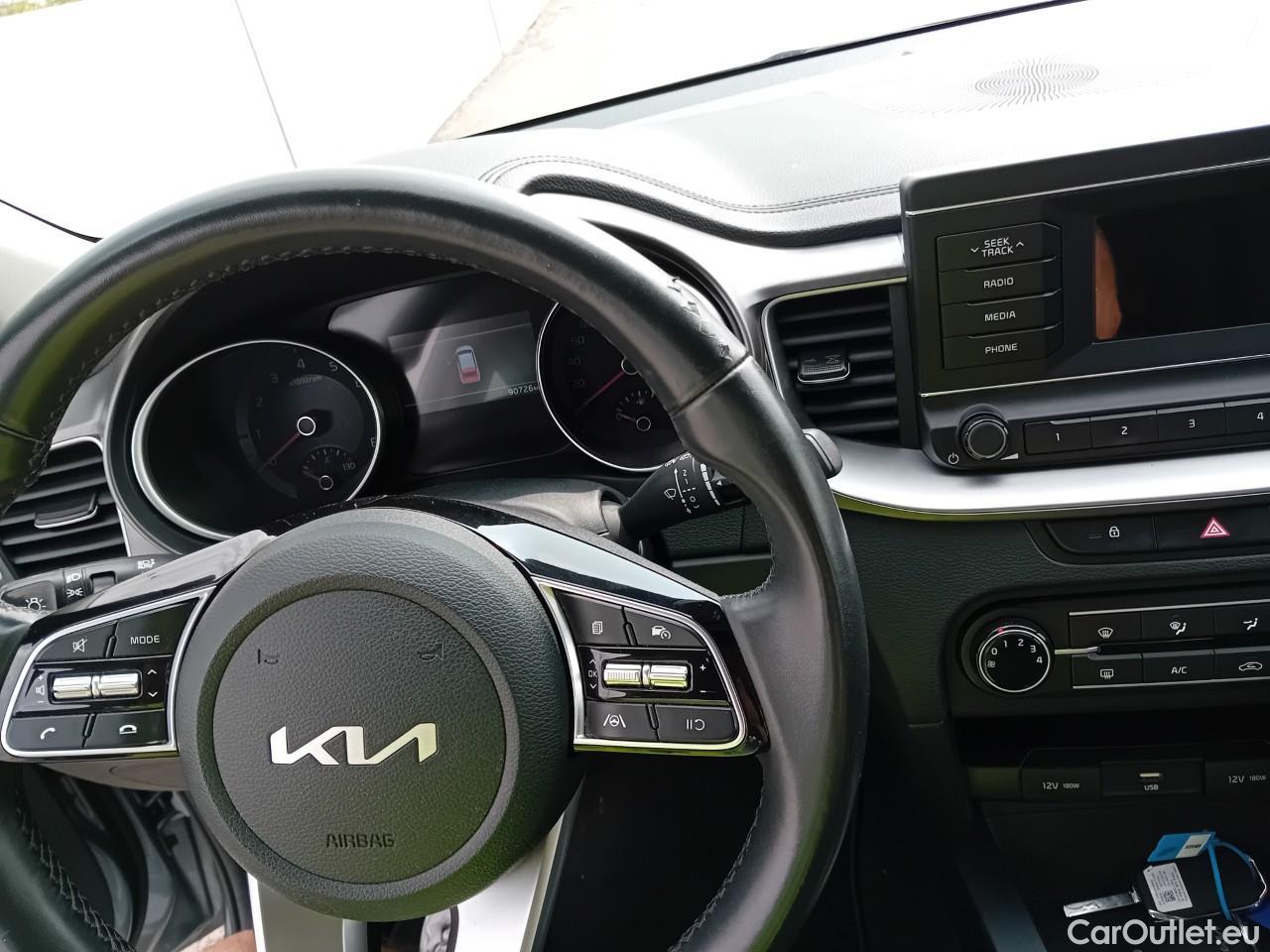  KIA  Cee'd KIA Ceed Tourer / 2021 / 5P / familiar Tourer 1.0 T-GDi 88kW (120CV) Concept #6