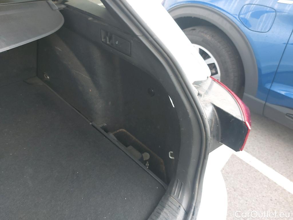  Volkswagen  Golf  VIII Variant R-Line 2.0 TDI 150CV E6d #21