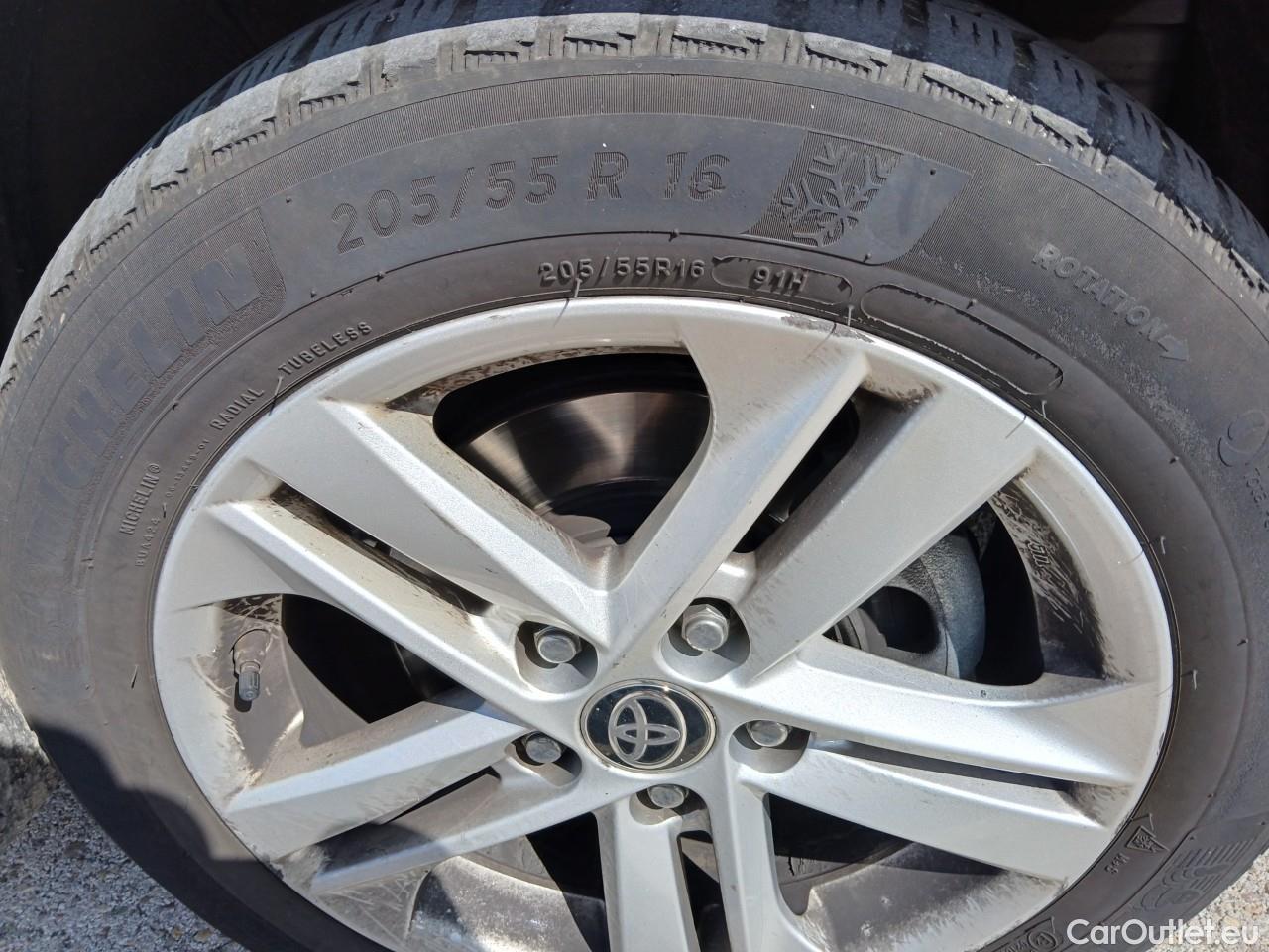  Toyota  Corolla TOYOTA  1.8 125H ACTIVE TECH E-CVT #46