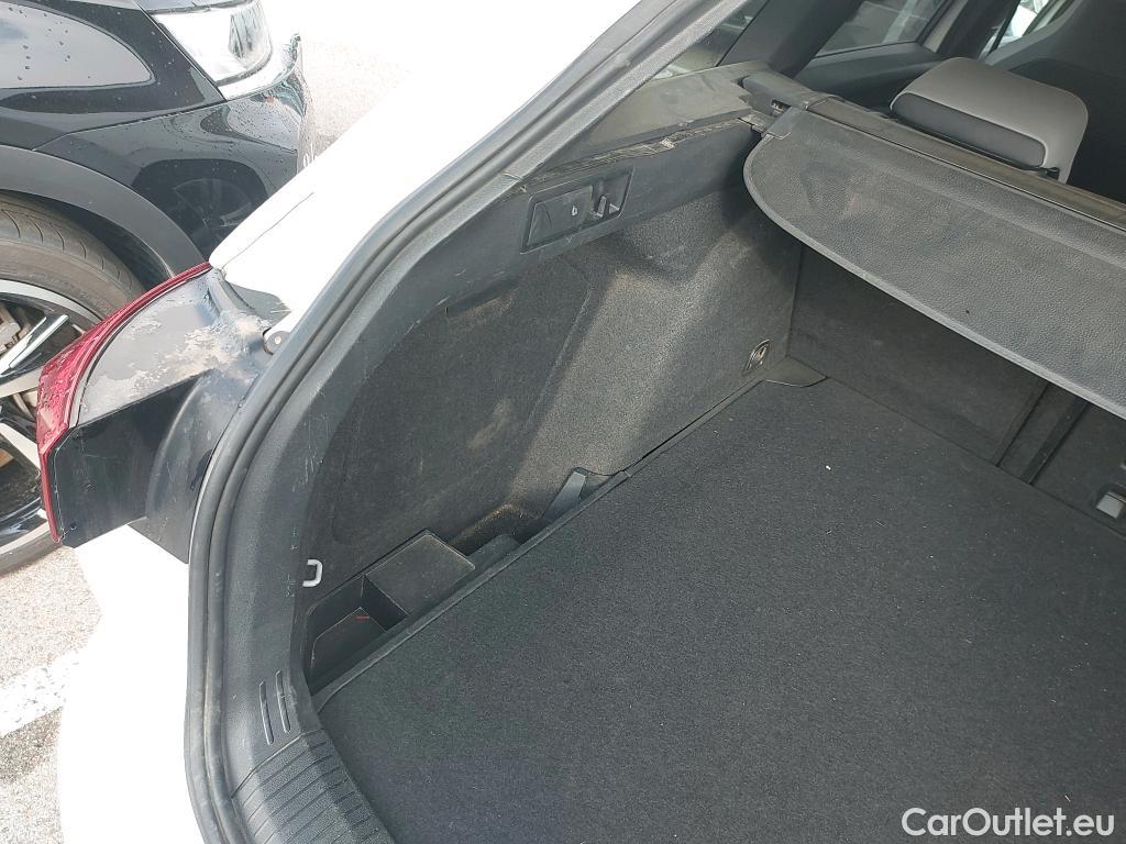  Volkswagen  Golf  VIII Variant R-Line 2.0 TDI 150CV E6d #19