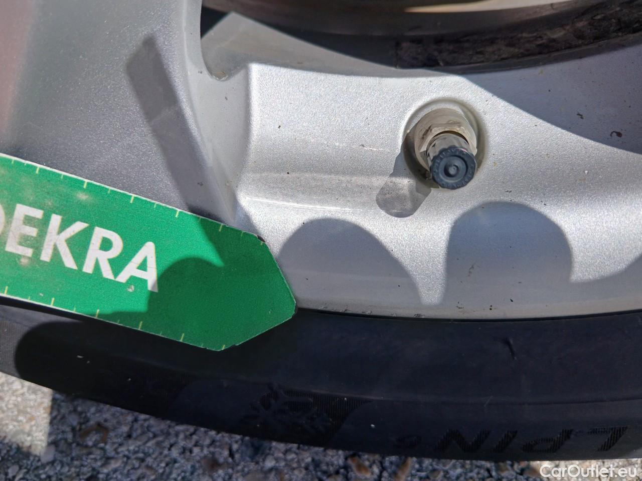  Toyota  Corolla TOYOTA  1.8 125H ACTIVE TECH E-CVT #40