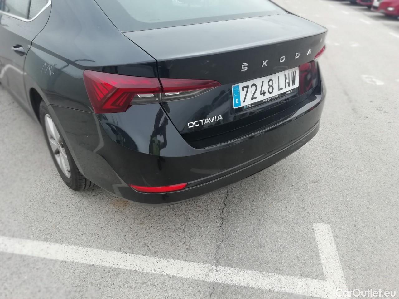  Skoda  Octavia  Berlina Ambition 2.0 TDI 150CV E6d #12