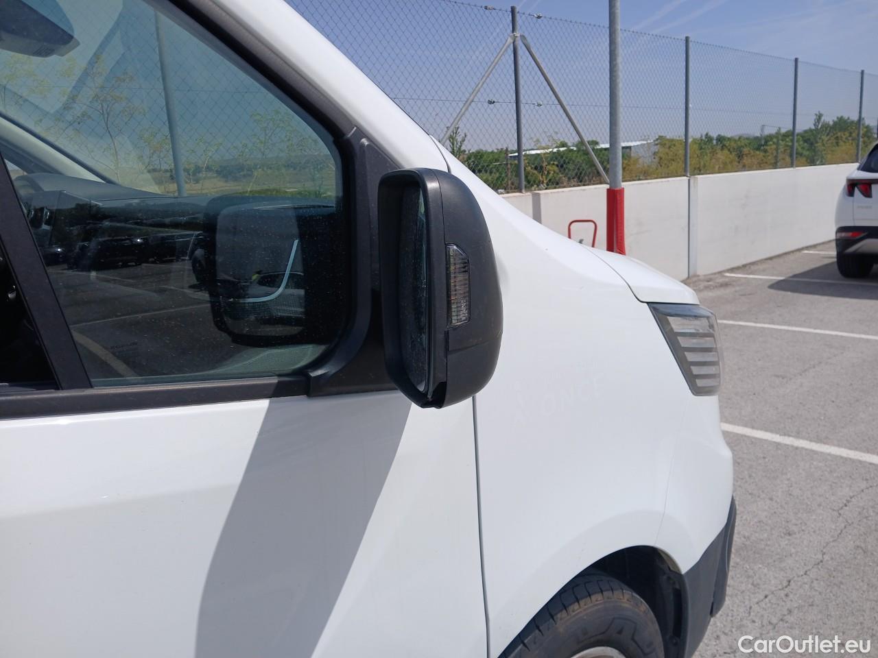  Renault  Trafic  III Combi L1H1 3 0t (8/9 Sitze) Authentic 2.0 dCi 110CV 8 Plazas E6d #17