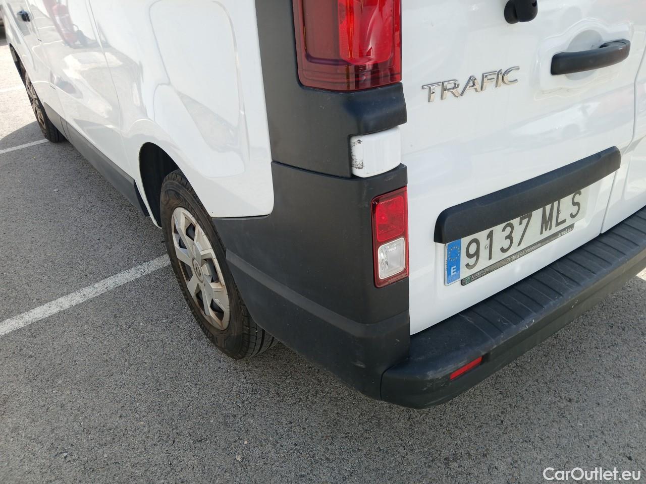 Renault  Trafic  III Combi L1H1 3 0t (8/9 Sitze) Authentic 2.0 dCi 110CV 8 Plazas E6d #19