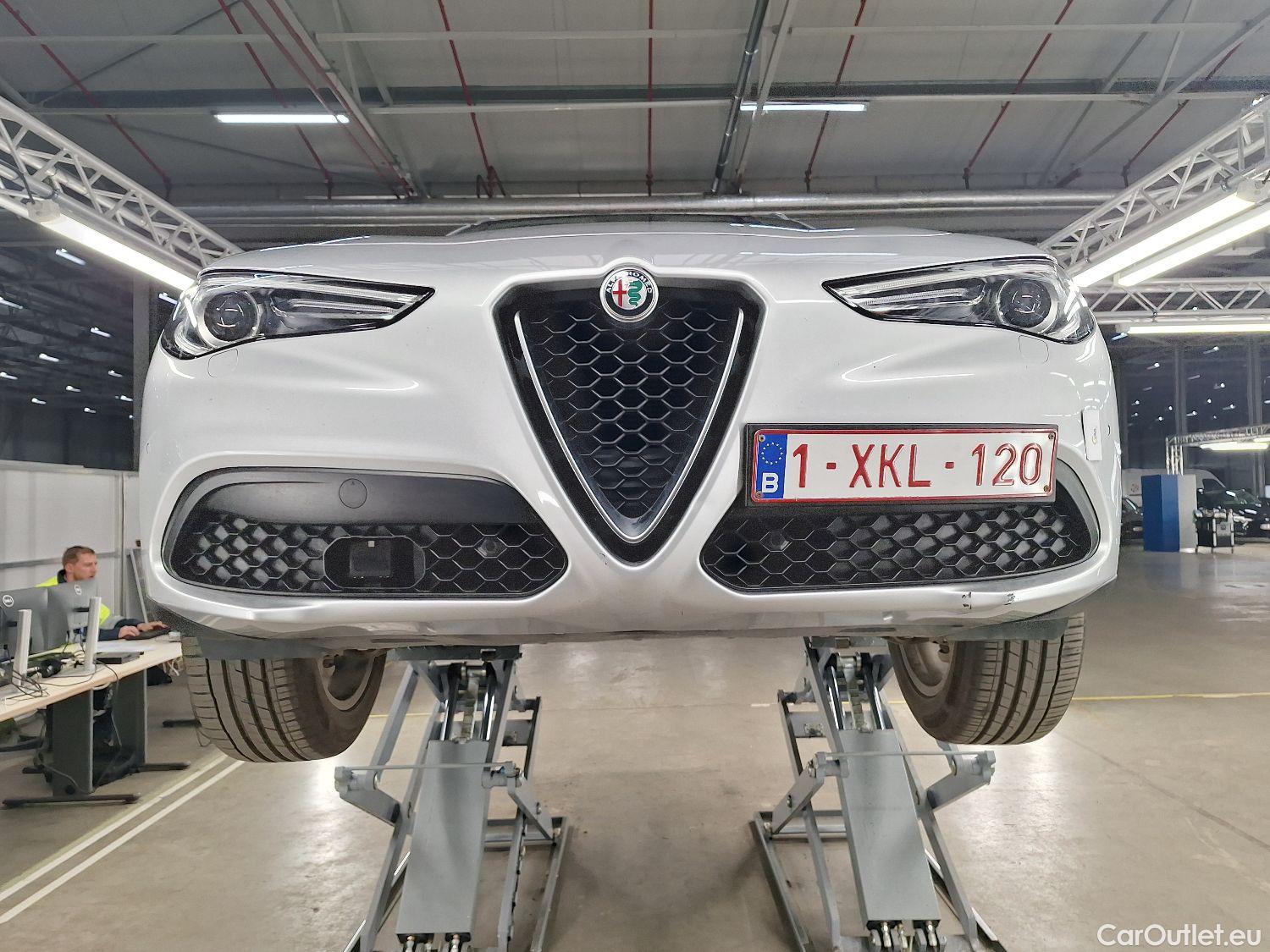  Alfa Romeo   STELVIO Alfa Romeo, '17, Alfa Romeo 2.2 D 210 Lusso AWD 5d #3