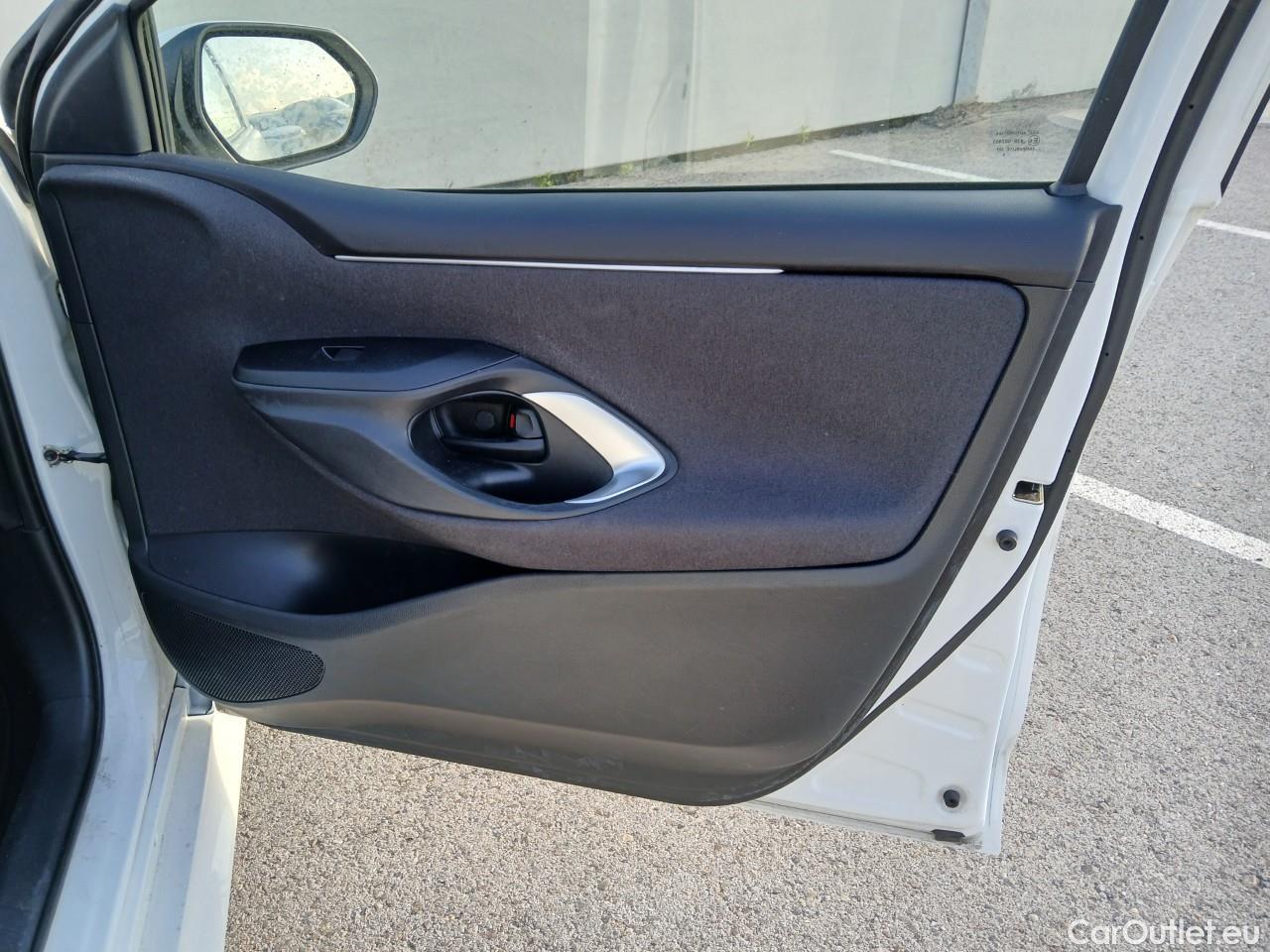 Toyota  Yaris TOYOTA  / 2020 / 5P / berlina con portón 1.5 120H Business Plus #1