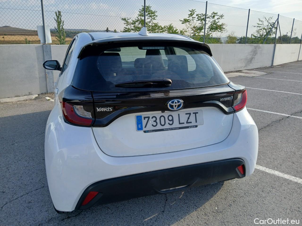  Toyota  Yaris TOYOTA  / 2020 / 5P / berlina con portón 1.5 120H Business Plus #14