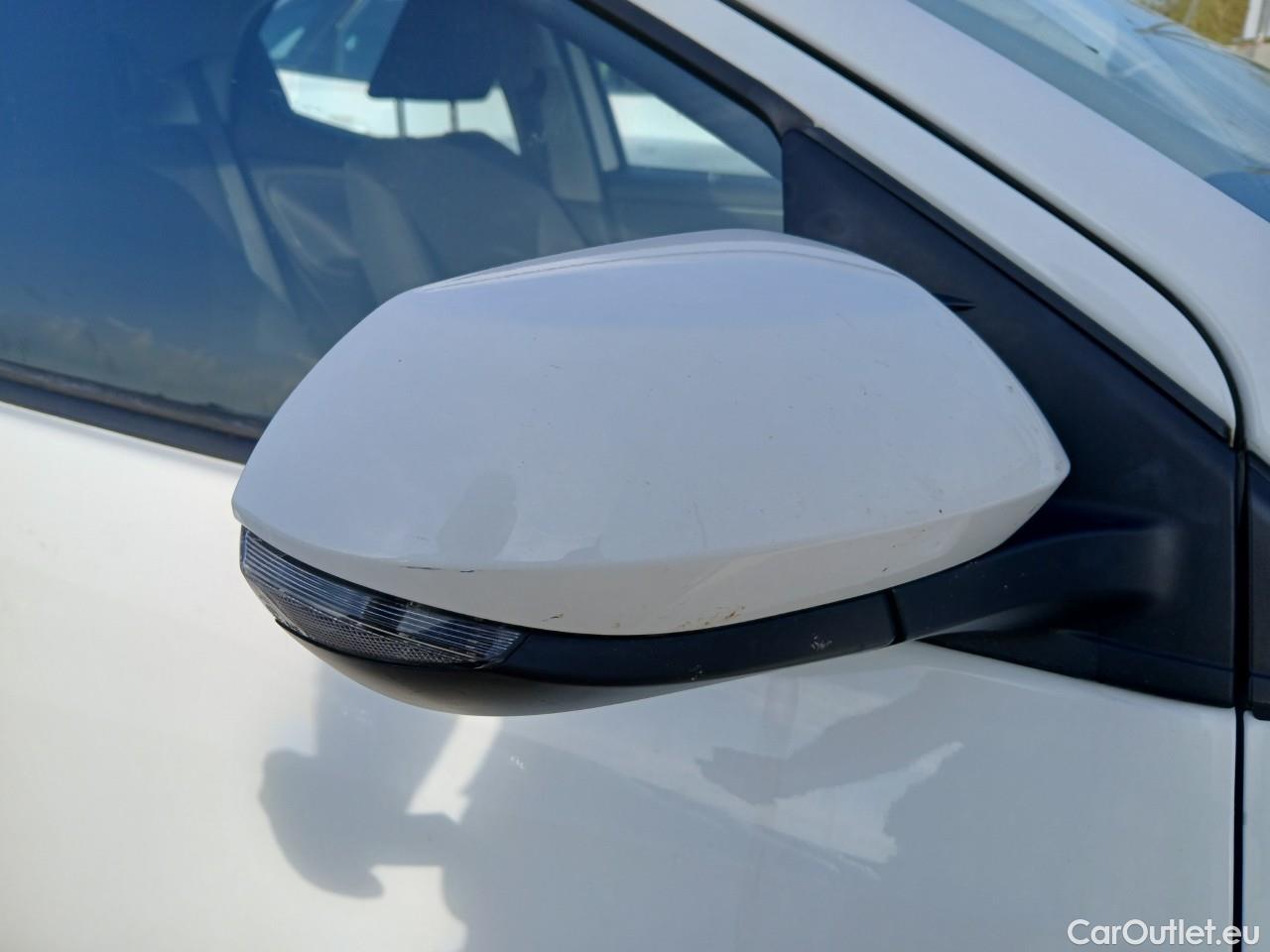  Toyota  Yaris TOYOTA  / 2020 / 5P / berlina con portón 1.5 120H Business Plus #18