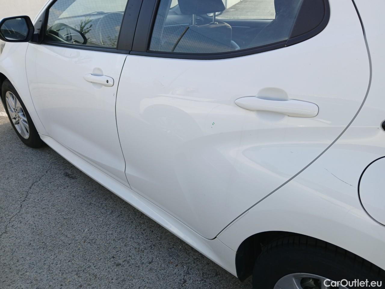  Toyota  Yaris TOYOTA  / 2020 / 5P / berlina con portón 1.5 120H Business Plus #11