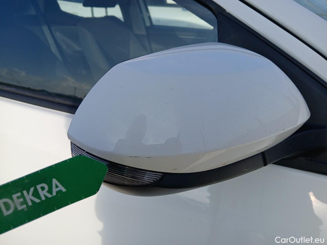  Toyota  Yaris TOYOTA  / 2020 / 5P / berlina con portón 1.5 120H Business Plus #19