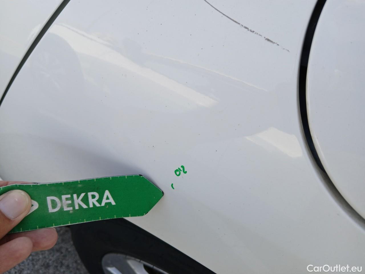  Toyota  Yaris TOYOTA  / 2020 / 5P / berlina con portón 1.5 120H Business Plus #13