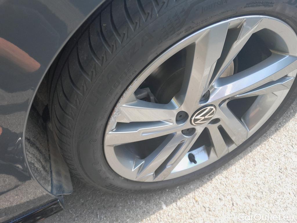  Volkswagen  Golf  VIII Variant R-Line 2.0 TDI 150CV AT7 E6d #8