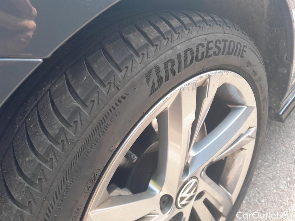  Volkswagen  Golf  VIII Variant R-Line 2.0 TDI 150CV AT7 E6d #6