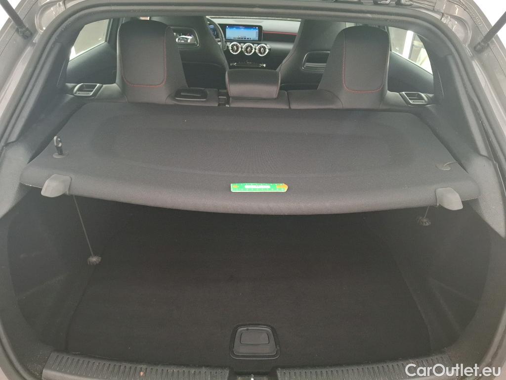  Mercedes  A-Klasse MERCEDES-BENZ Classe A Compact / 2018 / 5P / Berline A 200 AMG Line 7G-DCT #1