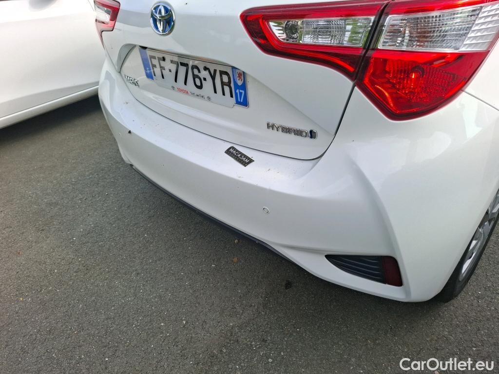  Toyota  Yaris TOYOTA  Hybride / 2017 / 5P / Berline 1.5 VVT-I HYBRID France Business #1