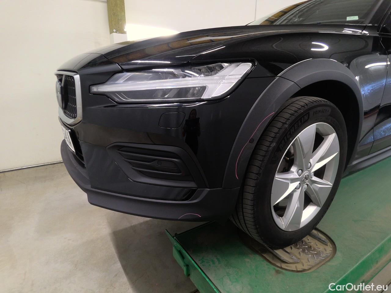  Volvo  V60  CC B4D 197 Core AWD Aut #18