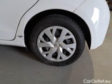  Toyota  Yaris TOYOTA  / 2017 / 5P / BERLINA 1.5 HYBRID BUSINESS #93