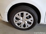  Toyota  Yaris TOYOTA  / 2017 / 5P / BERLINA 1.5 HYBRID BUSINESS #95