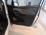  Toyota  Yaris TOYOTA  / 2017 / 5P / BERLINA 1.5 HYBRID BUSINESS #124