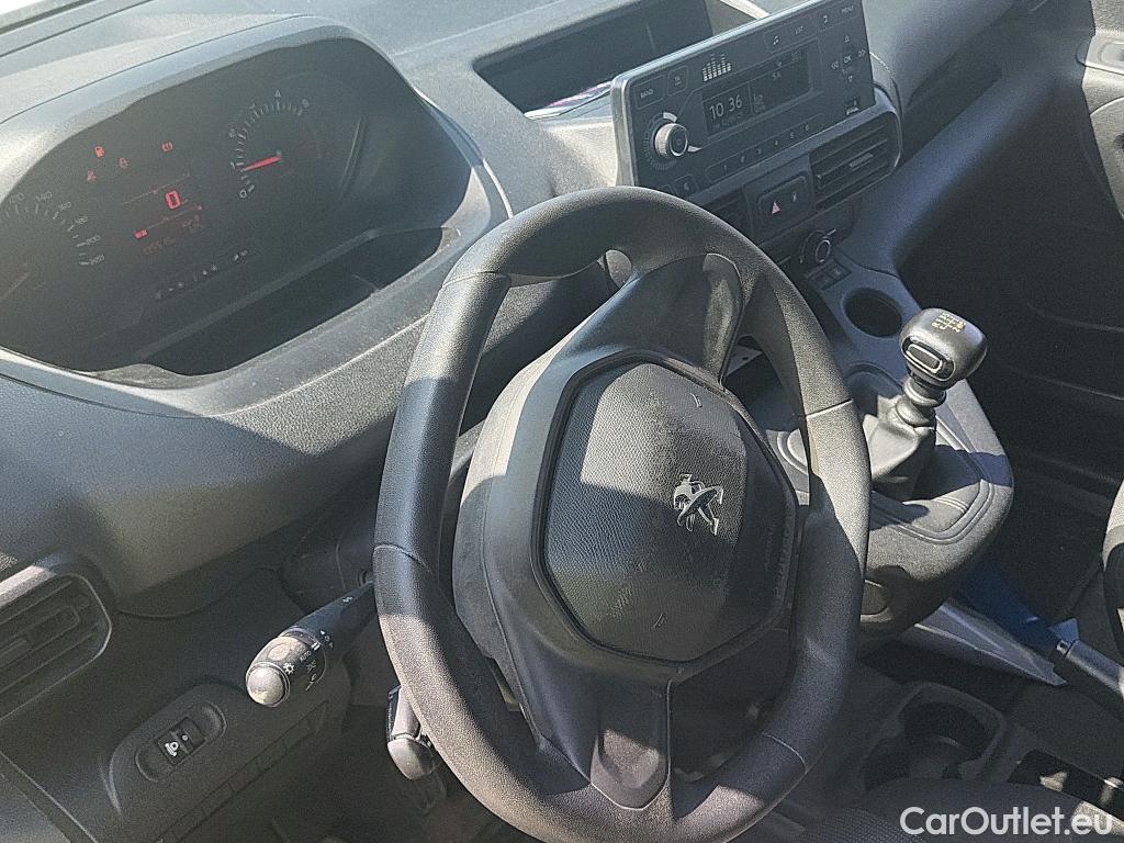  Peugeot  Partner PEUGEOT  / 2018 / 3P / furgón derivado de turismo Pro Standard 600kg BlueHDi 73kW #23
