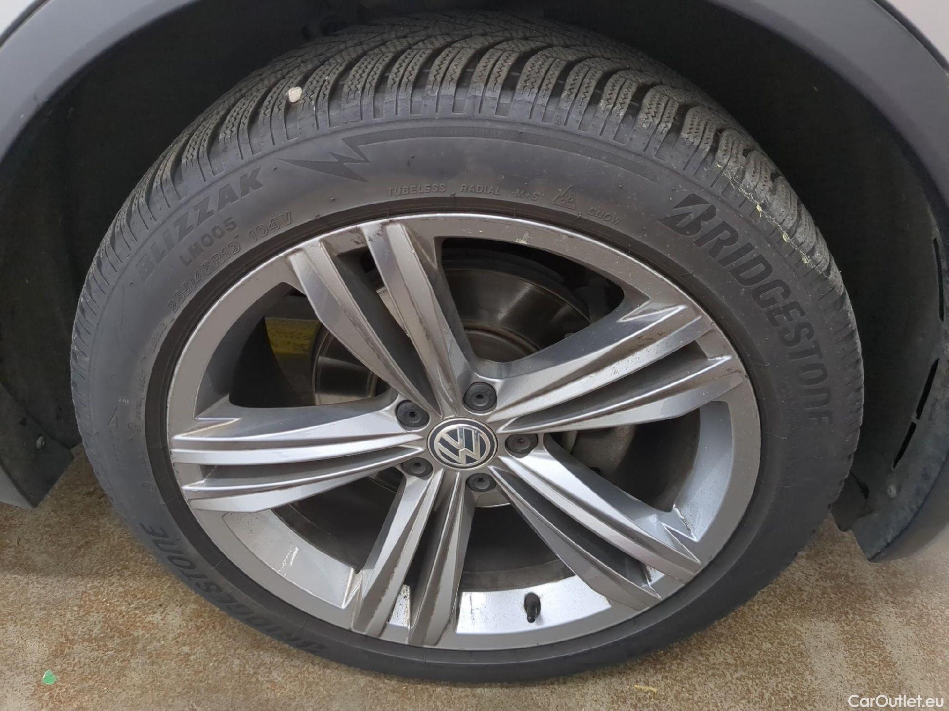  Volkswagen  Tiguan VOLKSWAGEN  / 2016 / 5P / SUV 2.0 TDI 150 DSG7 Carat #6