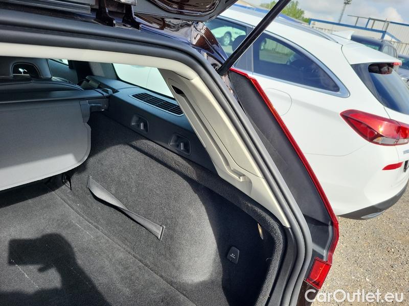  Volvo  V60  (2010)  D3 Momentum AT #11