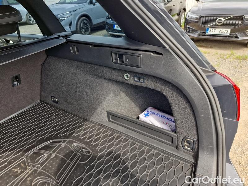  Volkswagen  Passat  Variant (CB5) (2019) Pas.Var.2.0TDI 140 Eleg. 4M AT #22