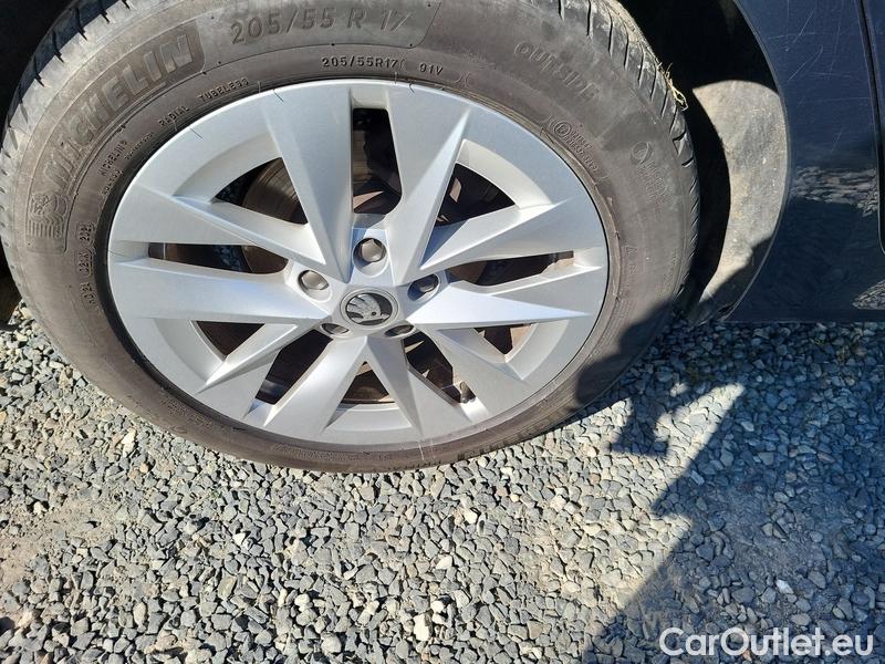  Skoda  Octavia  Lim. (NX3)(2020)  2.0TDI 85 Style AT #14