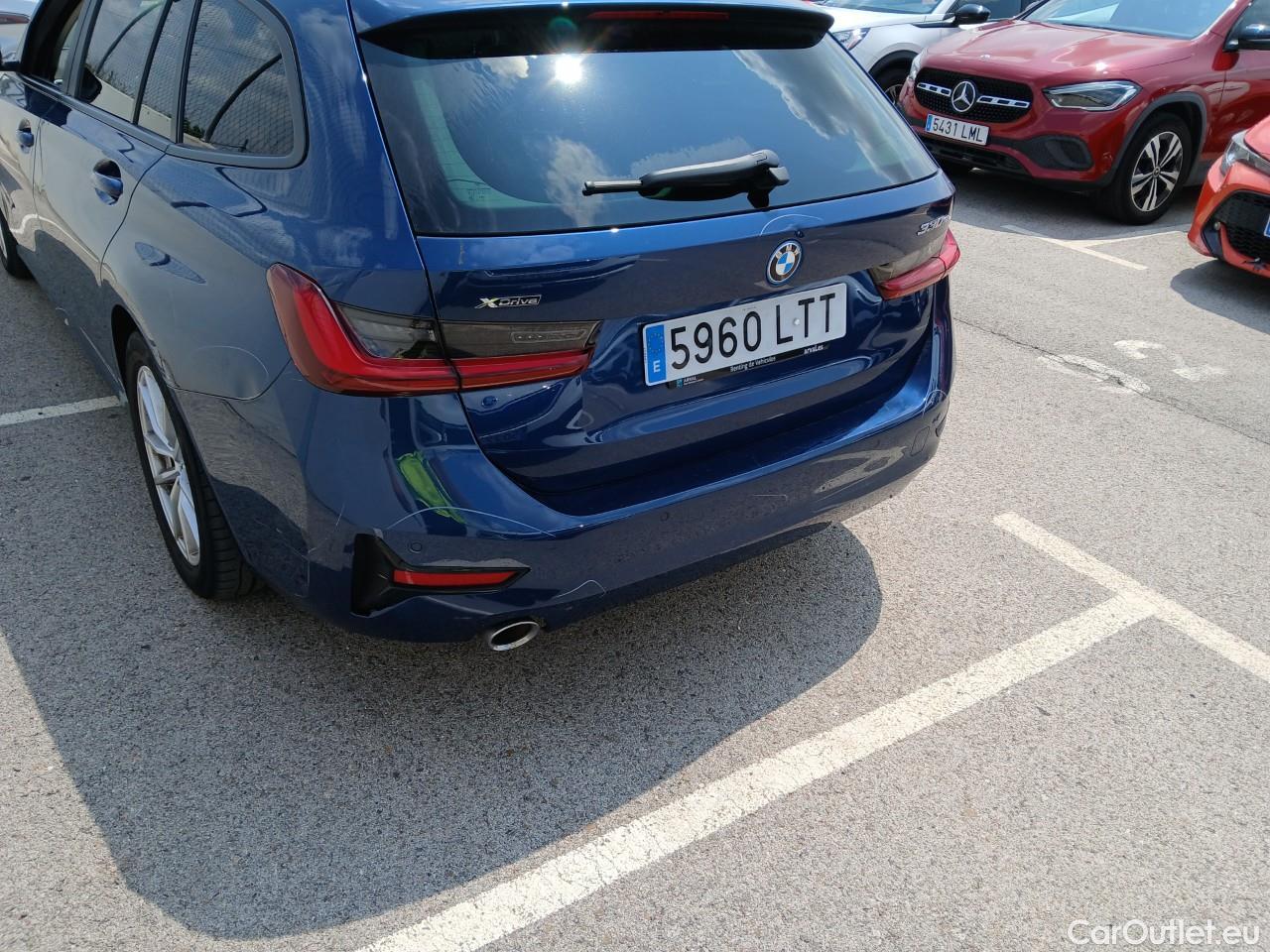  Bmw  Serie 3 BMW  / 2019 / 5P / familiar 330e xDrive Touring #26