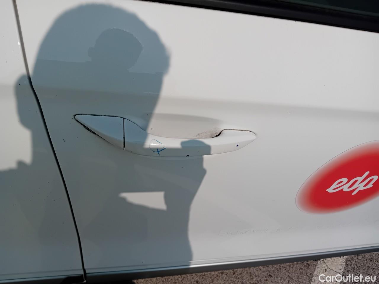  Hyundai   Ioniq HYUNDAI / 2019 / 5P / berlina con portón 1.6 GDI PHEV Klass DCT #32
