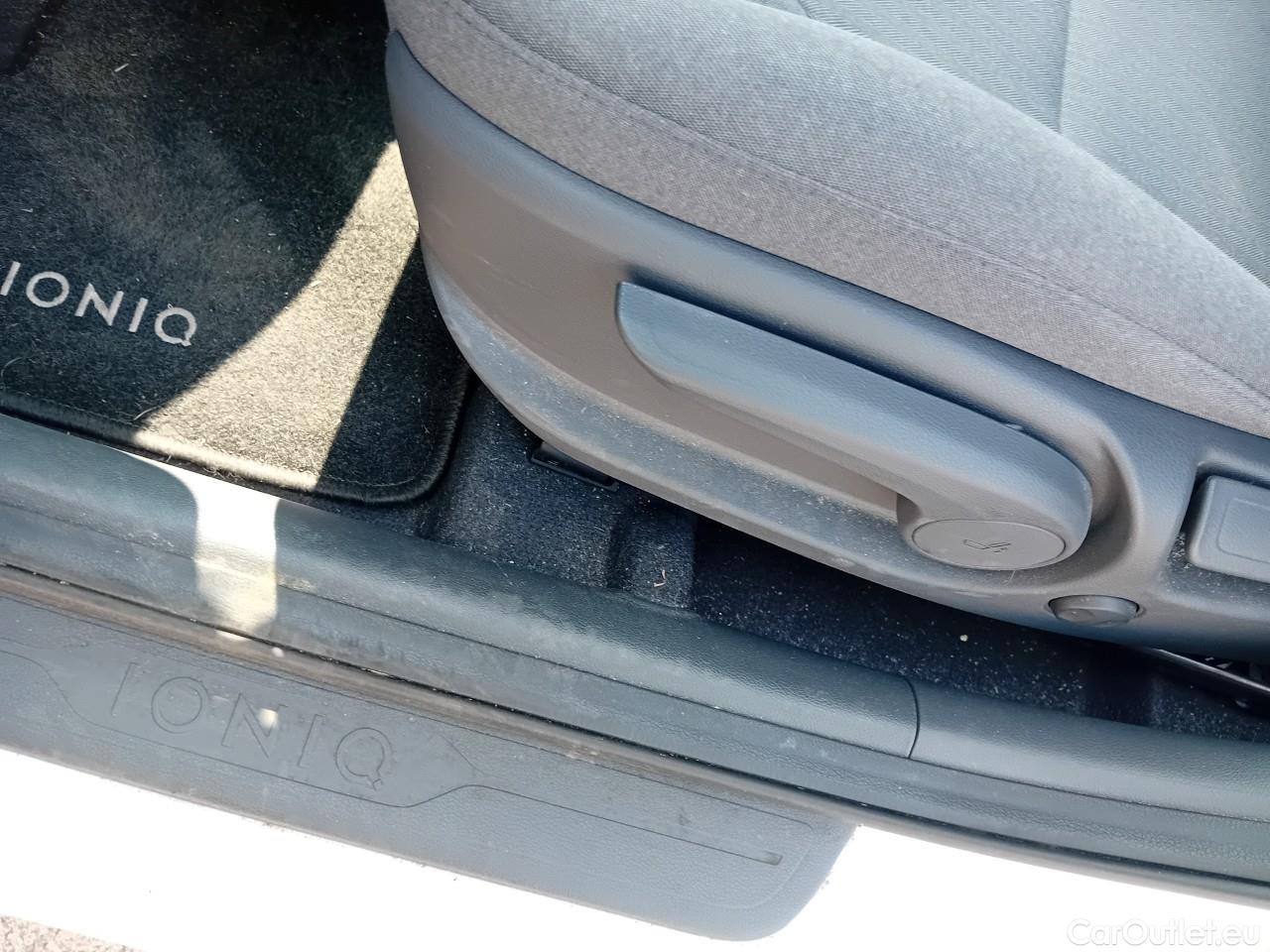  Hyundai   Ioniq HYUNDAI / 2019 / 5P / berlina con portón 1.6 GDI PHEV Klass DCT #2