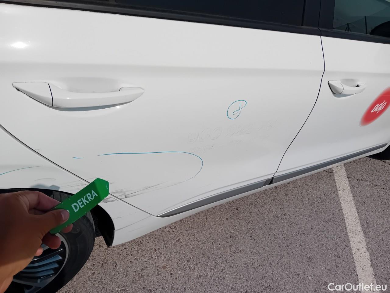  Hyundai   Ioniq HYUNDAI / 2019 / 5P / berlina con portón 1.6 GDI PHEV Klass DCT #29