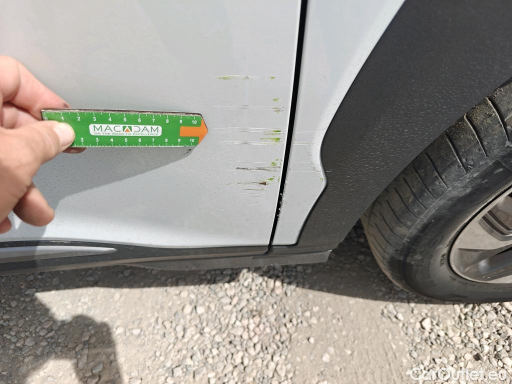  Hyundai  Konna HYUNDAI Kona / 2017 / 5P / todoterreno 1.6 GDI HEV SLE DCT #4