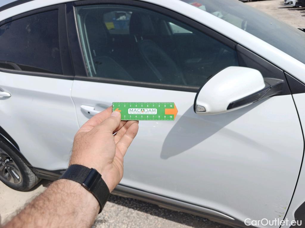  Hyundai  Konna HYUNDAI Kona / 2017 / 5P / todoterreno 1.6 GDI HEV SLE DCT #3