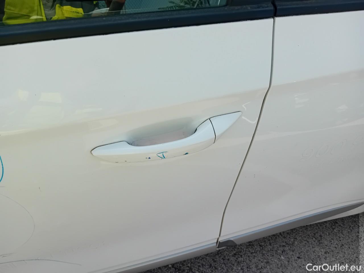  Hyundai   Ioniq HYUNDAI / 2019 / 5P / berlina con portón 1.6 GDI PHEV Klass DCT #18