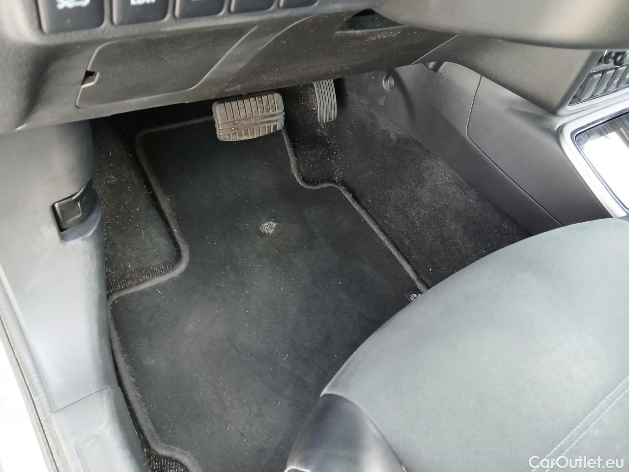  Mitsubishi  Outlander MITSUBISHI  5p 3G todoterreno 2.0 PHEV Kaiteki Auto 4WD #1