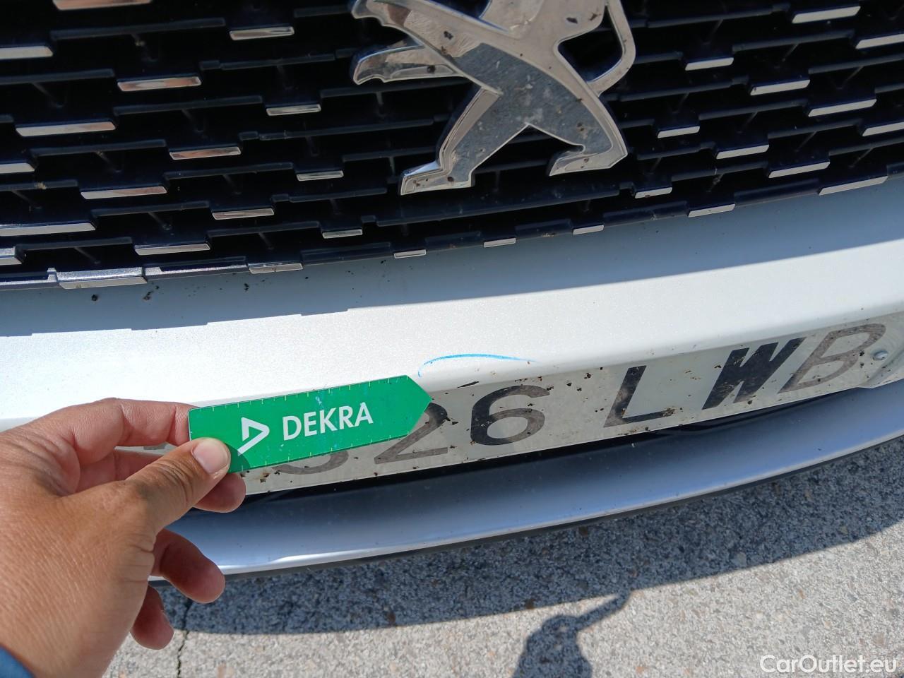  Peugeot  3008  Active Pack 1.2 PureTech 130CV AT8 E6d #8