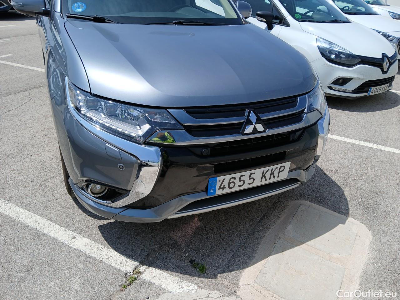  Mitsubishi  Outlander MITSUBISHI  5p 3G todoterreno 2.0 PHEV Kaiteki Auto 4WD #6