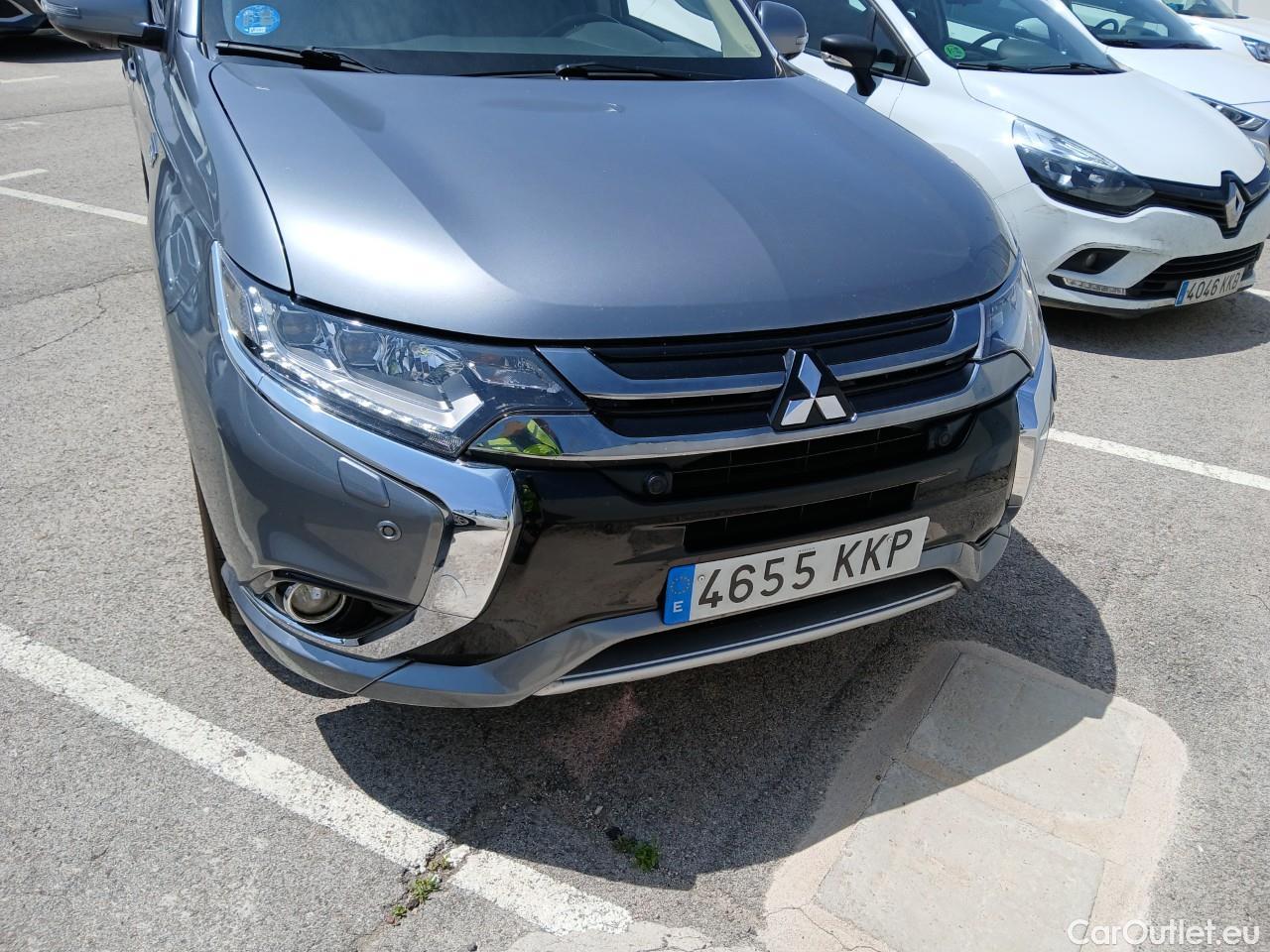  Mitsubishi  Outlander MITSUBISHI  5p 3G todoterreno 2.0 PHEV Kaiteki Auto 4WD #7