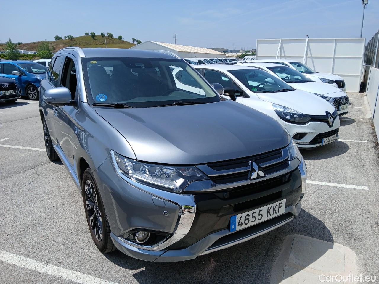  Mitsubishi  Outlander MITSUBISHI  5p 3G todoterreno 2.0 PHEV Kaiteki Auto 4WD #34