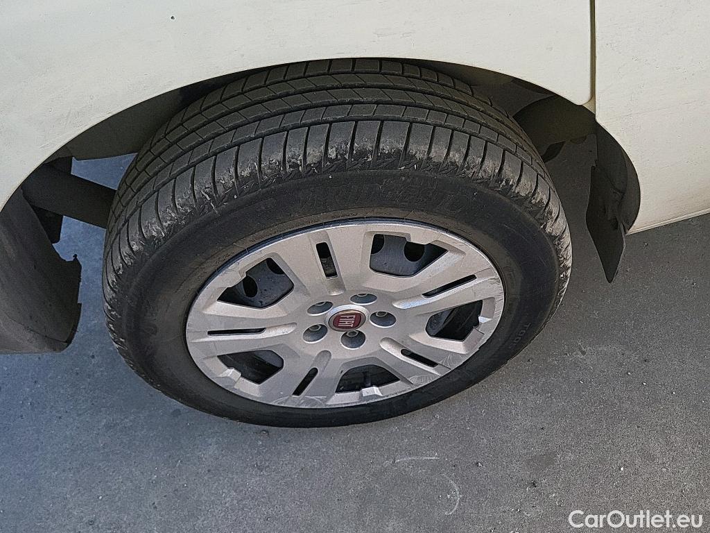  Fiat  Doblo FIAT Doblò Cargo/2015/4P/furgón derivado de turismo Cargo SX 1.6 Mjet 66kW (90CV) #25