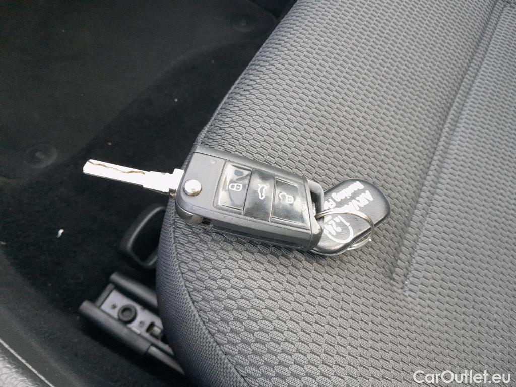  Volkswagen  Golf  VII Berlina e-35kWh #2
