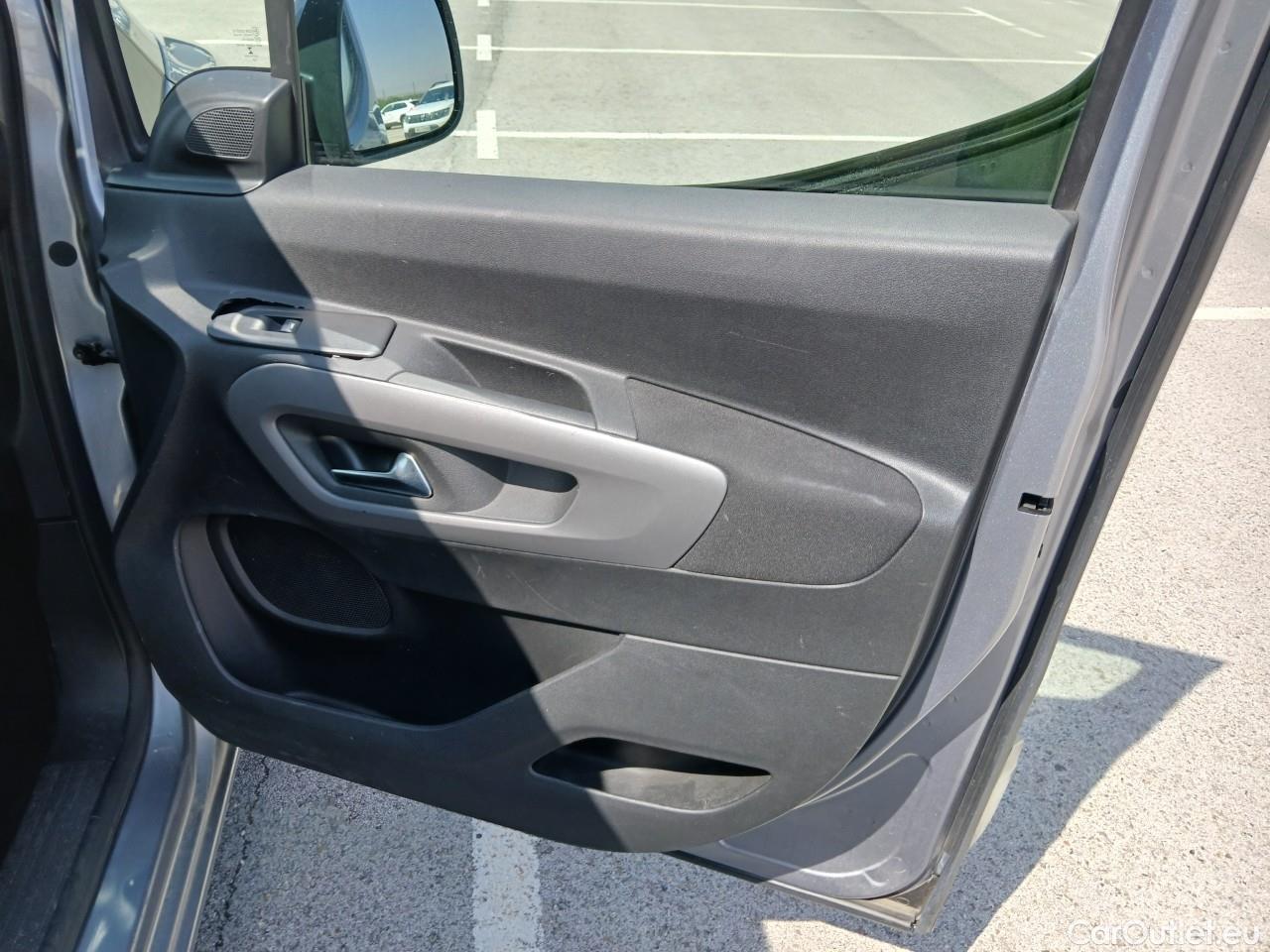  Toyota  Proace TOYOTA  City Verso / 2020 / 5P / monovolumen 1.5D 96kW (130CV) Family Active L1 #21
