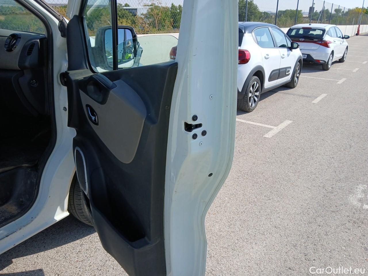  Renault  Trafic RENAULT  / 2014 / 5P / combi Passenger Largo En. dCi 92 kW(125 CV) E6 #18