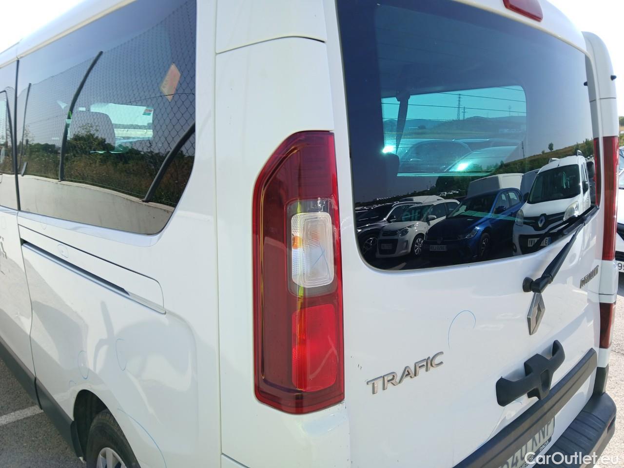  Renault  Trafic RENAULT  / 2014 / 5P / combi Passenger Largo En. dCi 92 kW(125 CV) E6 #64