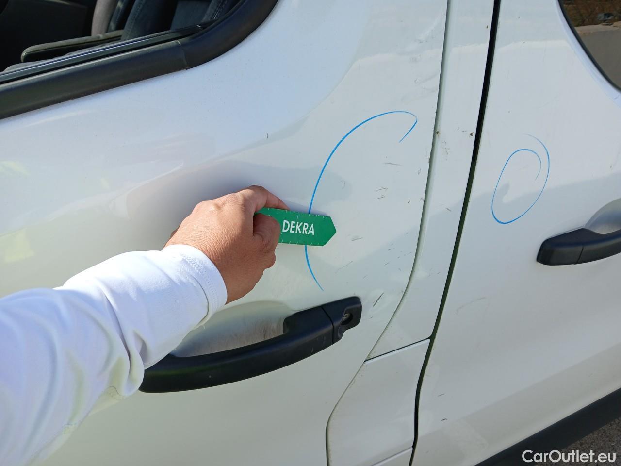  Renault  Trafic RENAULT  / 2014 / 5P / combi Passenger Largo En. dCi 92 kW(125 CV) E6 #57